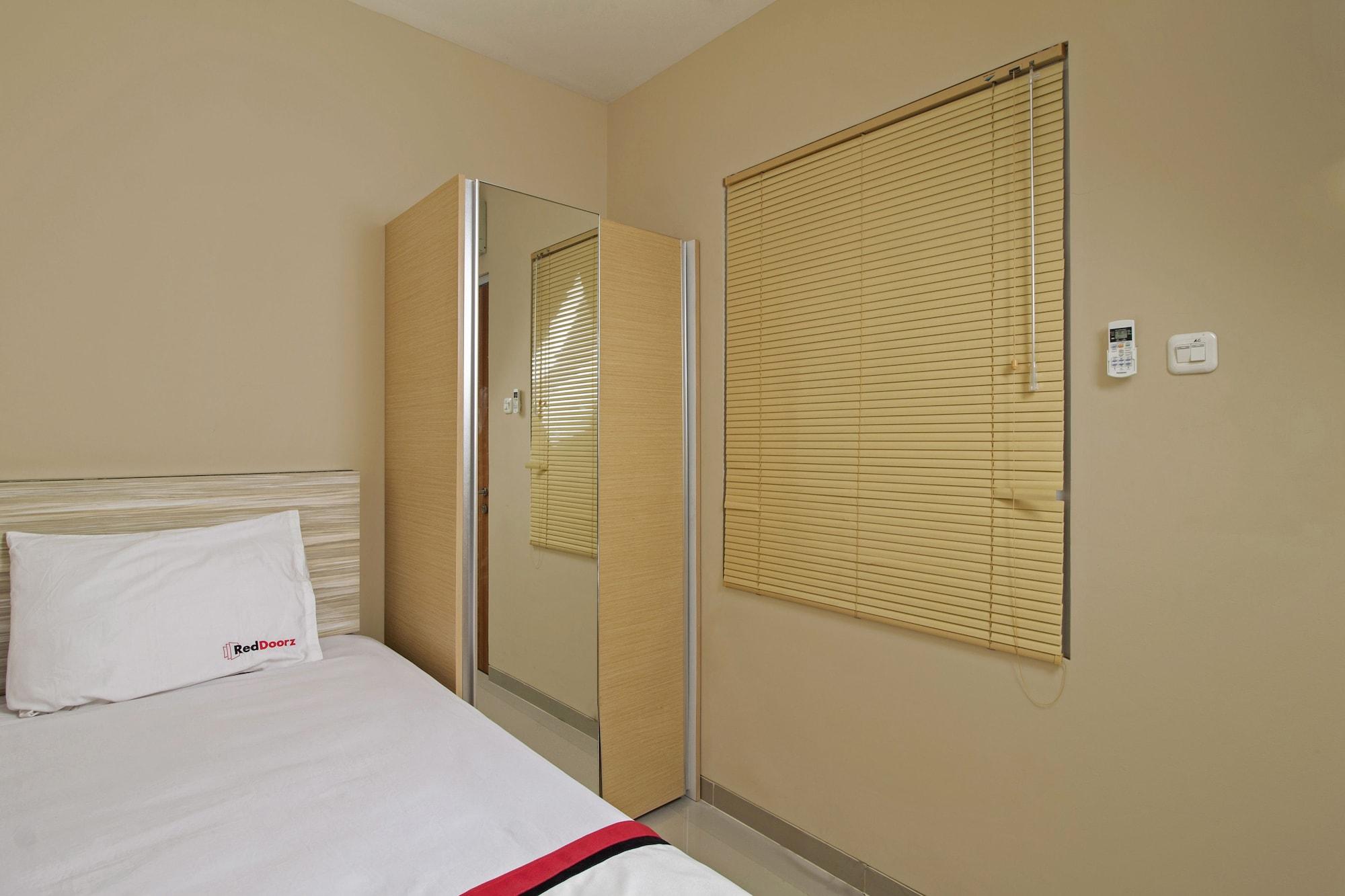 Reddoorz Plus @ Setiabudi Tengah Jakarta Extérieur photo