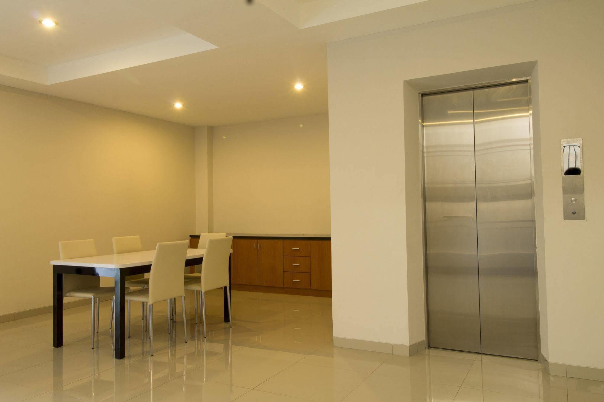 Reddoorz Plus @ Setiabudi Tengah Jakarta Extérieur photo